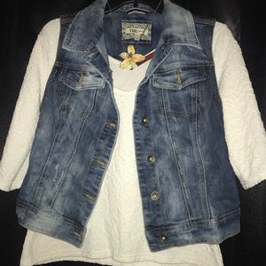 Outfit Alert!! Cropped top, vest and necklace set!